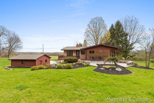 9391 Summit Avenue NE, Rockford, MI 49341