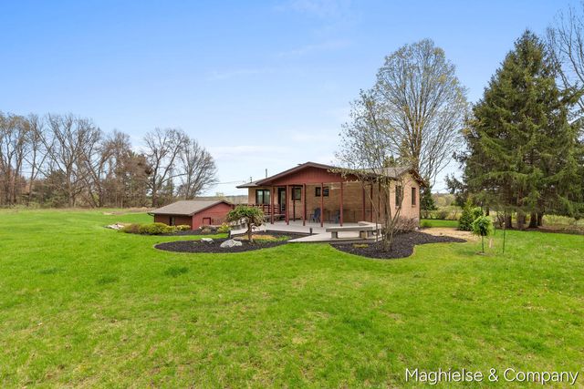 9391 Summit Avenue NE, Rockford, MI 49341