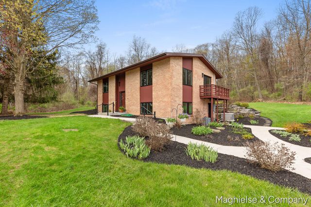 9391 Summit Avenue NE, Rockford, MI 49341