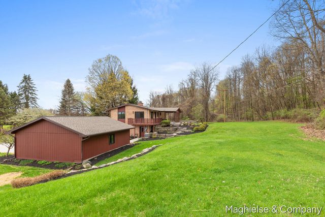 9391 Summit Avenue NE, Rockford, MI 49341