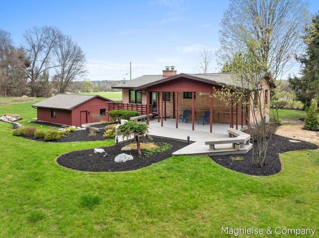 9391 Summit Avenue NE, Rockford, MI 49341