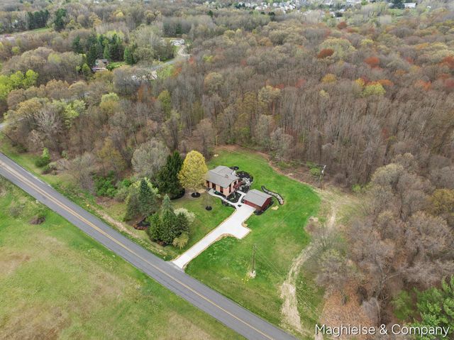 9391 Summit Avenue NE, Rockford, MI 49341
