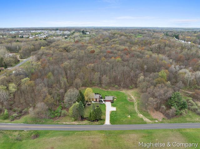 9391 Summit Avenue NE, Rockford, MI 49341