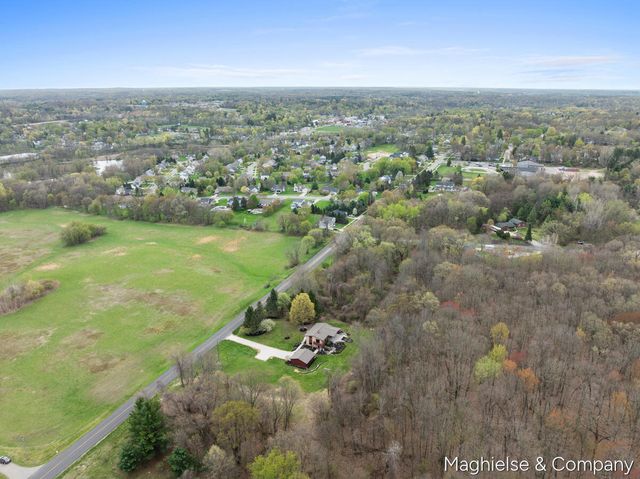 9391 Summit Avenue NE, Rockford, MI 49341