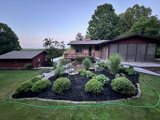 9391 Summit Avenue NE, Rockford, MI 49341