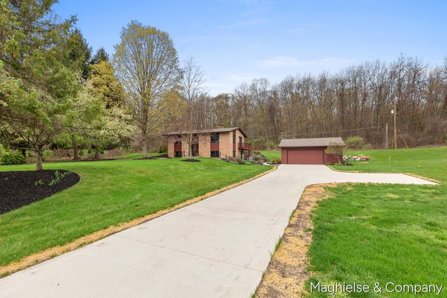 9391 Summit Avenue NE, Rockford, MI 49341