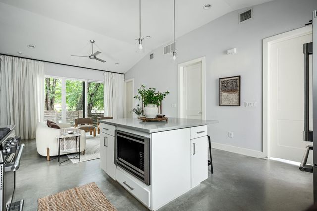 1703 Perez ST 2, Austin, TX 78721