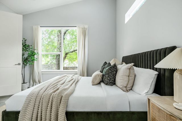 1703 Perez ST 2, Austin, TX 78721
