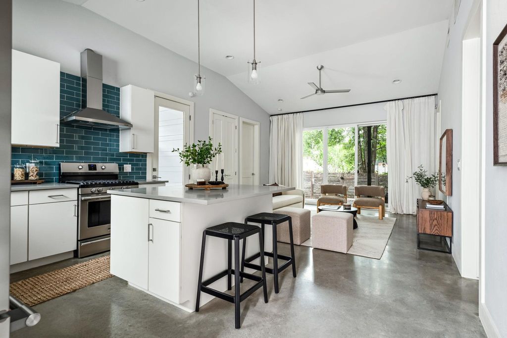 1703 Perez ST 2, Austin, TX 78721