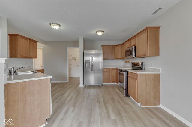 933 Shenandoah Way, Greenwood, IN 46143