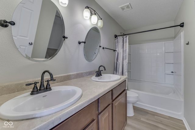 933 Shenandoah Way, Greenwood, IN 46143