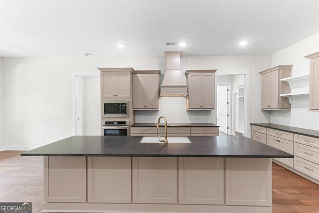 615 Head Road, Juliette, GA 31046