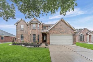 108 Sandstone Bend Lane, Dickinson, TX 77539