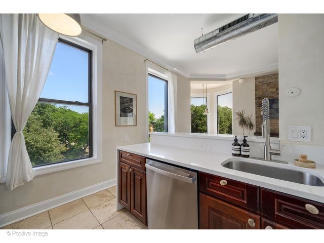1135 W Webster Avenue 3, Chicago, IL 60614