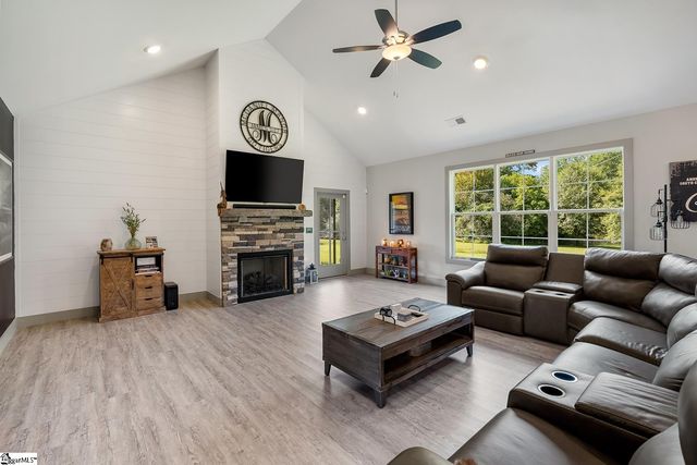 102 Stoneleigh Court, Anderson, SC 29621