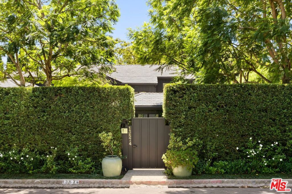 13574 D'Este Drive, Pacific Palisades, CA 90272 — photo 2