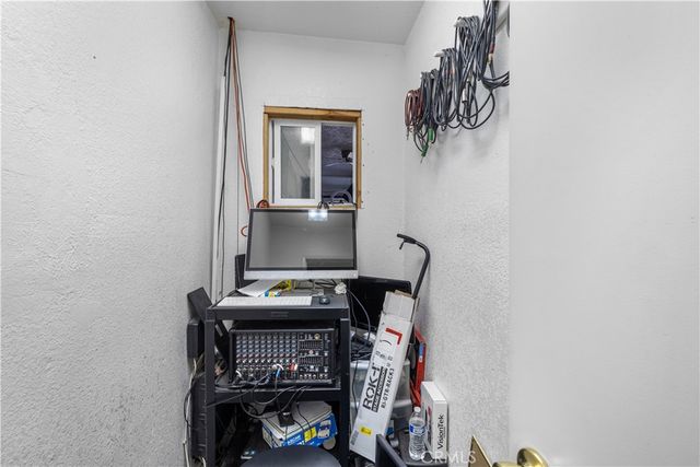 6095 Atlantic Ave, Long Beach, CA 90805