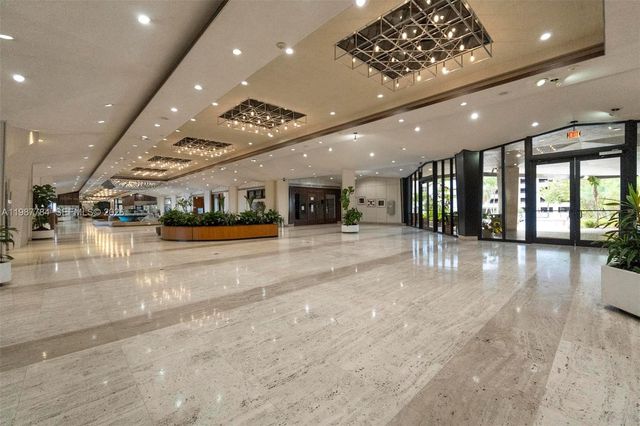 801 Brickell Bay Dr 361, Miami, FL 33131