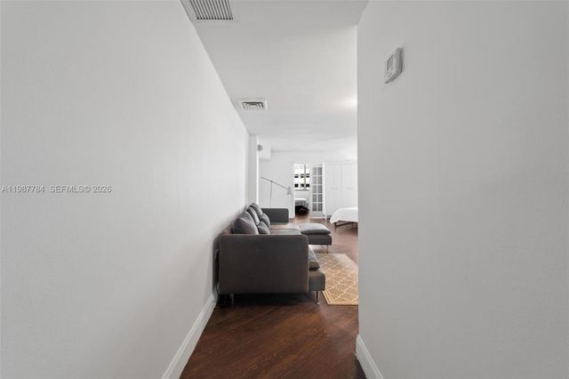 801 Brickell Bay Dr 361, Miami, FL 33131