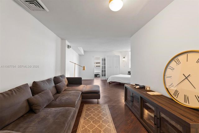 801 Brickell Bay Dr 361, Miami, FL 33131