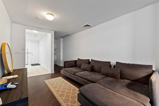 801 Brickell Bay Dr 361, Miami, FL 33131