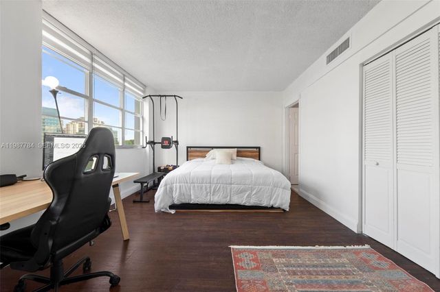 801 Brickell Bay Dr 361, Miami, FL 33131