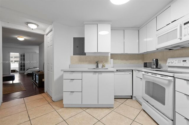 801 Brickell Bay Dr 361, Miami, FL 33131