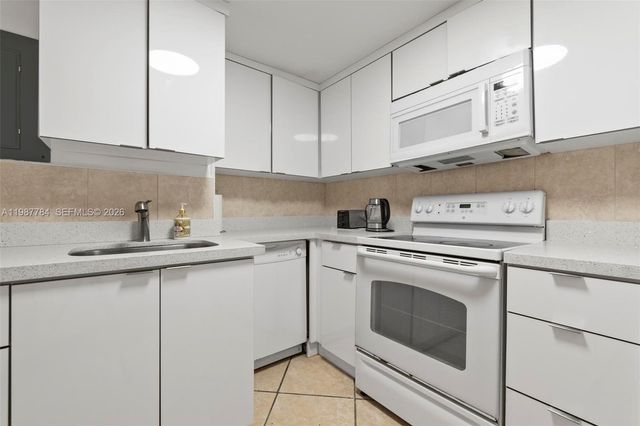 801 Brickell Bay Dr 361, Miami, FL 33131