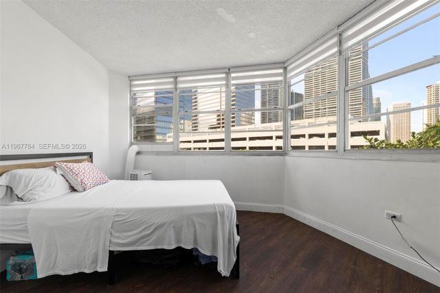 801 Brickell Bay Dr 361, Miami, FL 33131