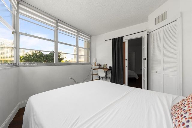 801 Brickell Bay Dr 361, Miami, FL 33131