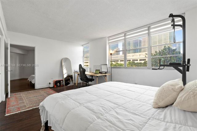 801 Brickell Bay Dr 361, Miami, FL 33131