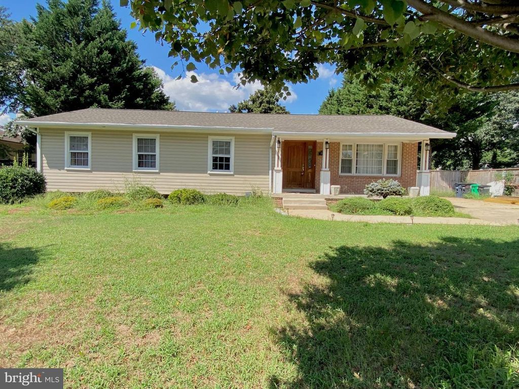 9401 SURRATTS MANOR DR, Clinton, MD 20735