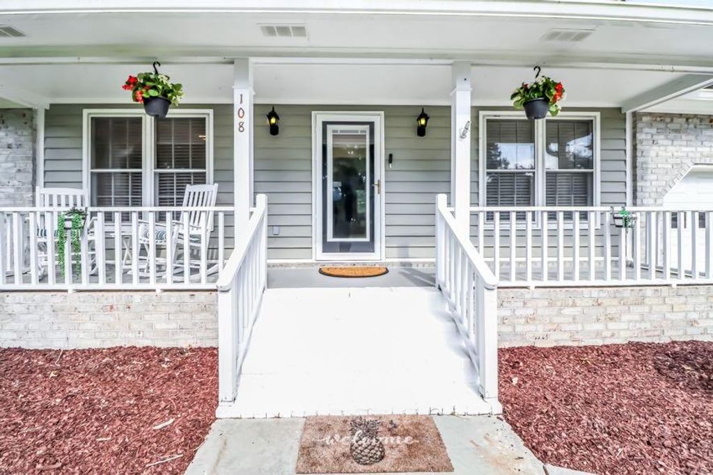 Image 2 of property listing at 108 Evance Court, Summerville, SC 29485