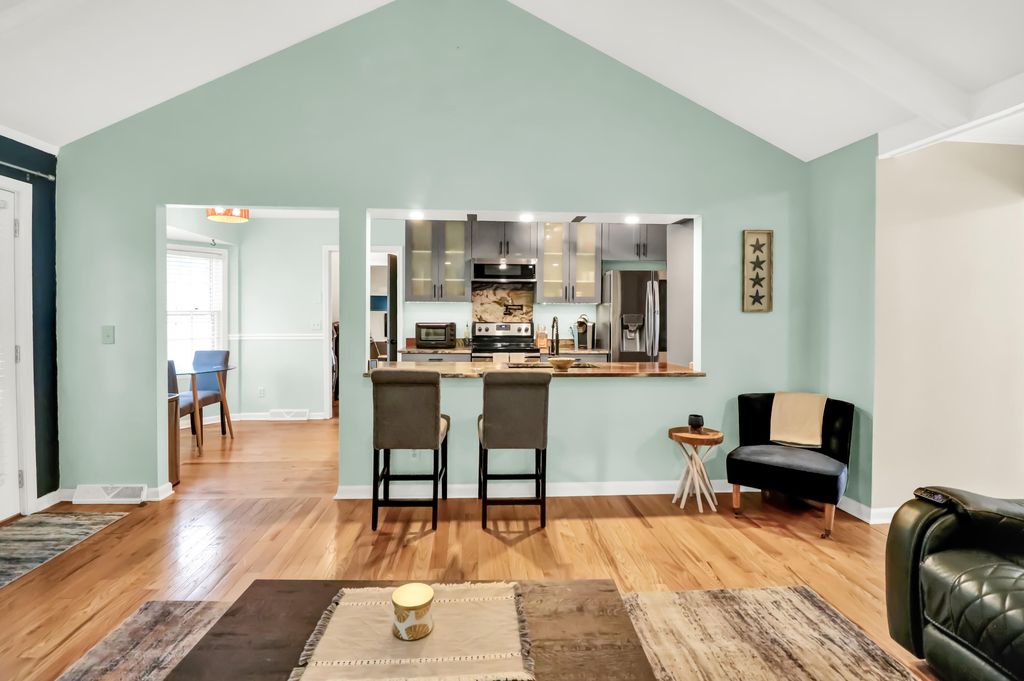 Image 9 of property listing at 108 Evance Court, Summerville, SC 29485