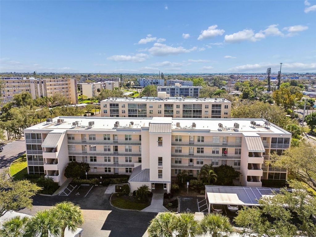 Image 63 of property listing at 3950 IRONWOOD CIRCLE 103, Bradenton, FL 34209