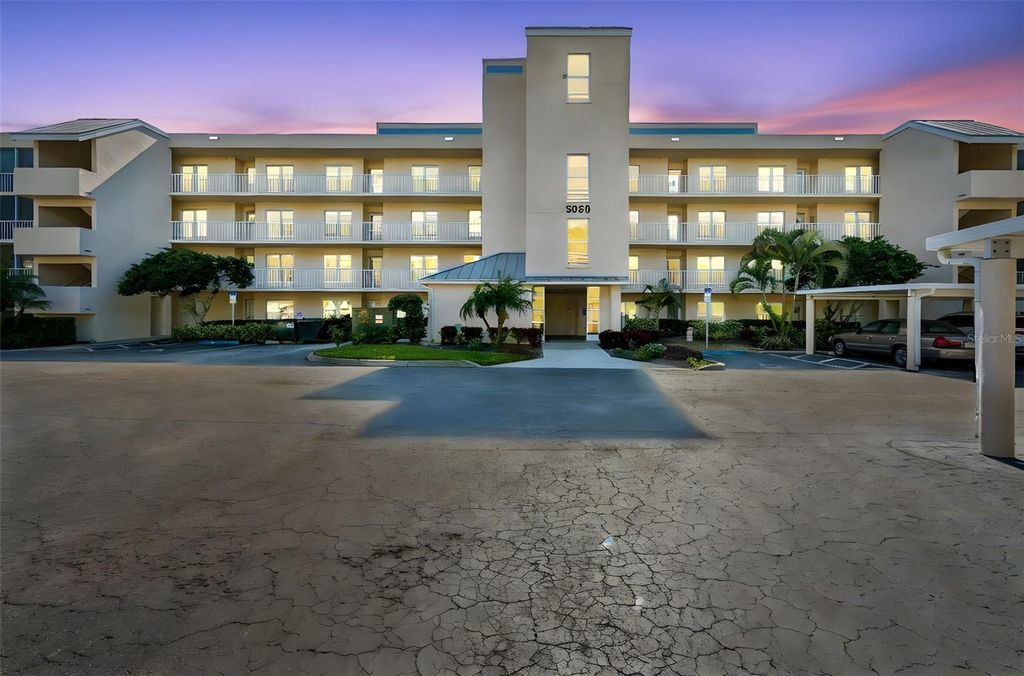 Image 65 of property listing at 3950 IRONWOOD CIRCLE 103, Bradenton, FL 34209