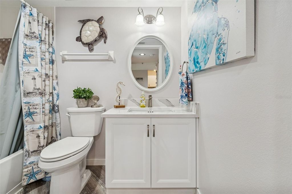 Image 10 of property listing at 3950 IRONWOOD CIRCLE 103, Bradenton, FL 34209