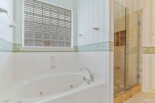 4115 Oak Pointe Dr, Gulf Breeze, FL 32563