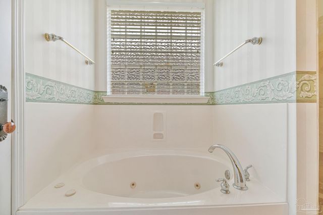 4115 Oak Pointe Dr, Gulf Breeze, FL 32563
