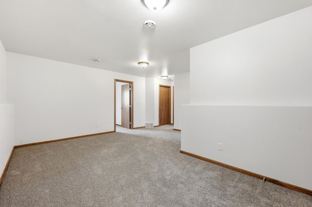 1224 S Beach Way, West Fargo, ND 58078
