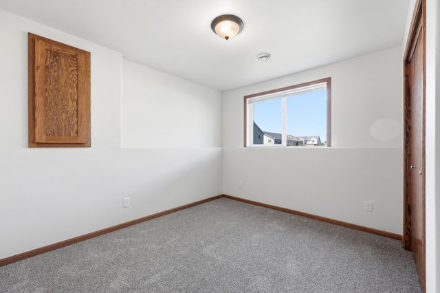1224 S Beach Way, West Fargo, ND 58078