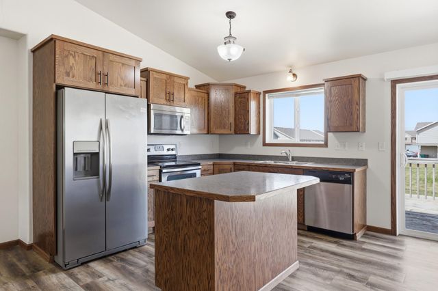 1224 S Beach Way, West Fargo, ND 58078