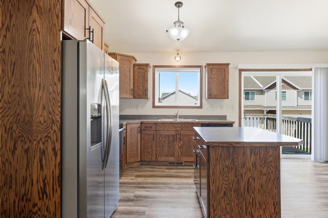 1224 S Beach Way, West Fargo, ND 58078
