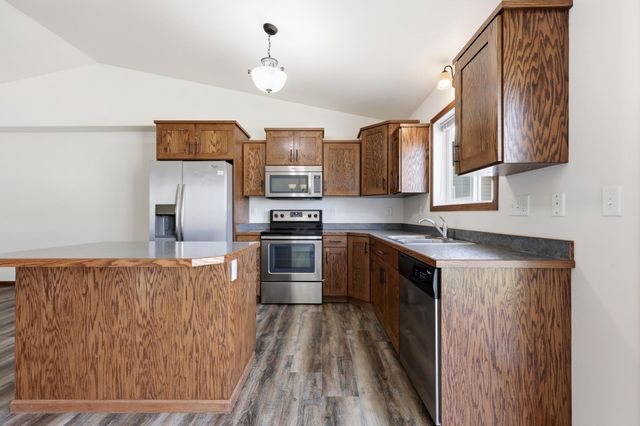 1224 S Beach Way, West Fargo, ND 58078