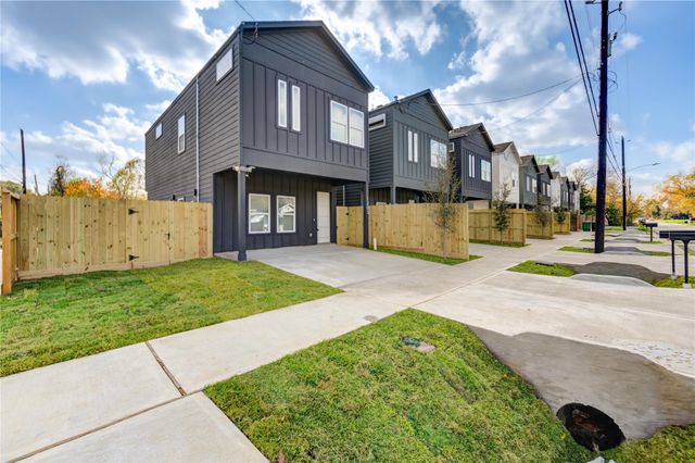 1203 Dewalt Street, Houston, TX 77088