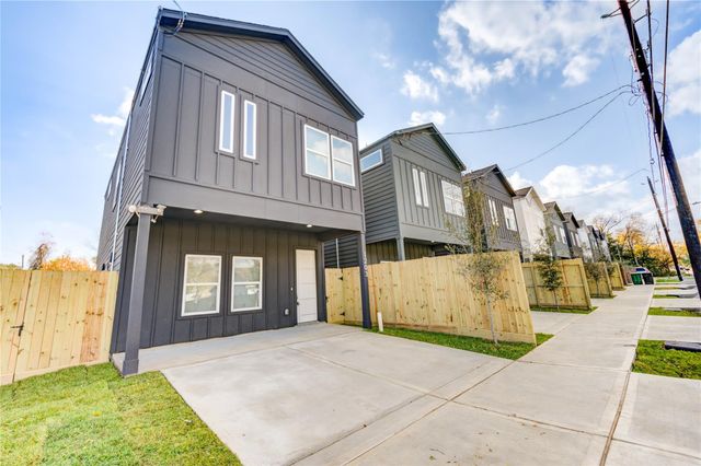 1203 Dewalt Street, Houston, TX 77088