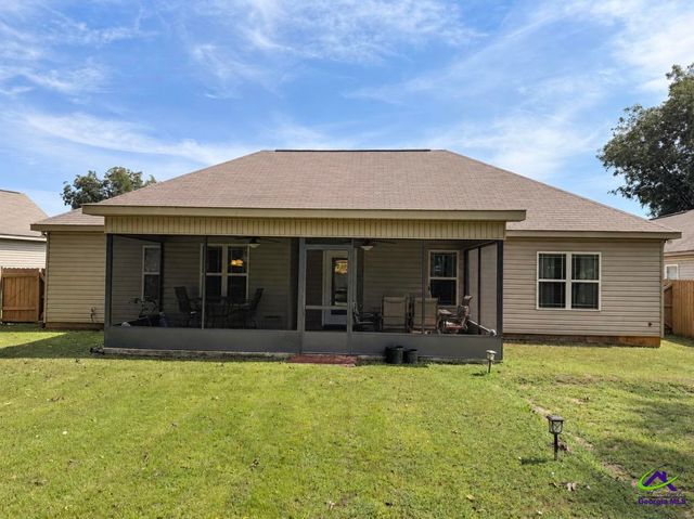 105 Mcewen Ct, Perry, GA 31069