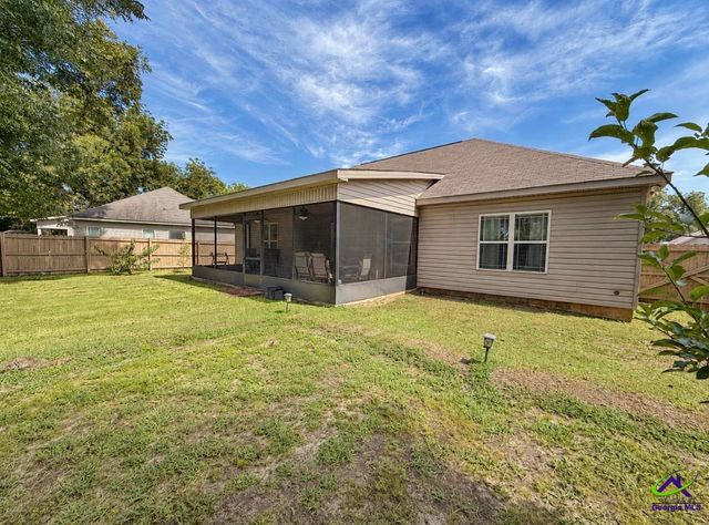105 Mcewen Ct, Perry, GA 31069