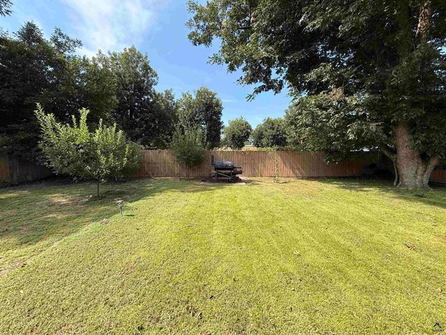 105 Mcewen Ct, Perry, GA 31069