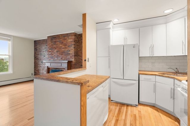 35 High St 3, Boston, MA 02129